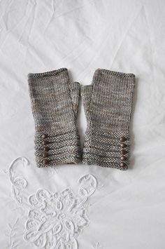 Fingerless mitts